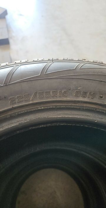 225/55/16 Falken.