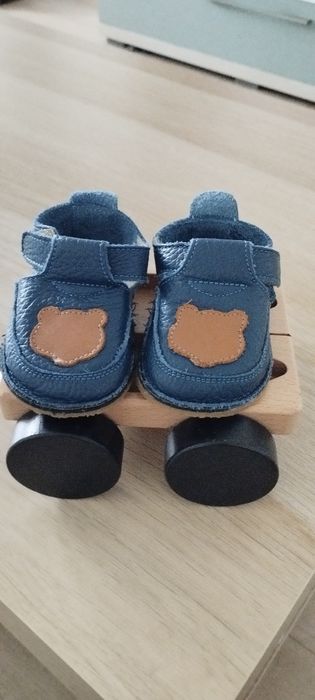 Pantofiori bebe in stare foarte bună