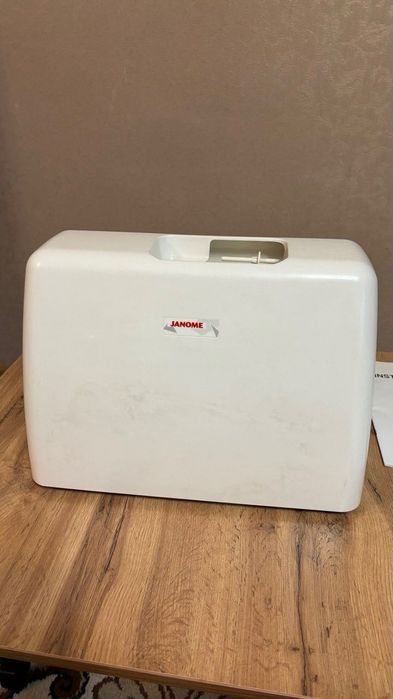 Швейная машина Janome 525S Model 7025 DM 2000