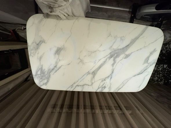 Ефектна трапезна маса