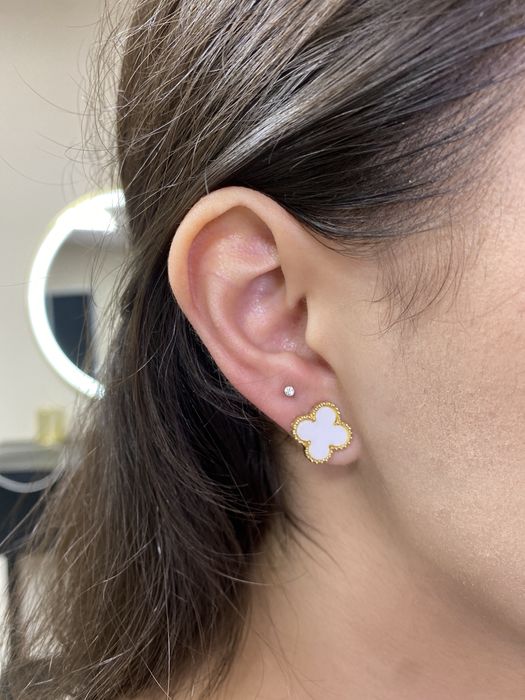 Прокол ушей с выездом на дом