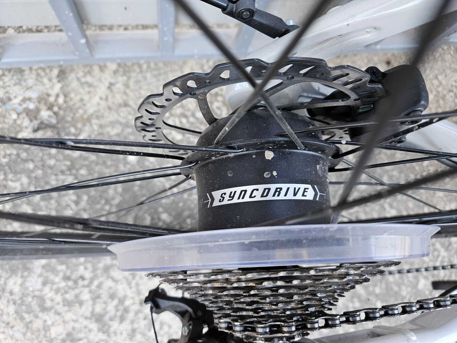 Електрически велосипед 28 цола MOMENTUM VOYA E+3