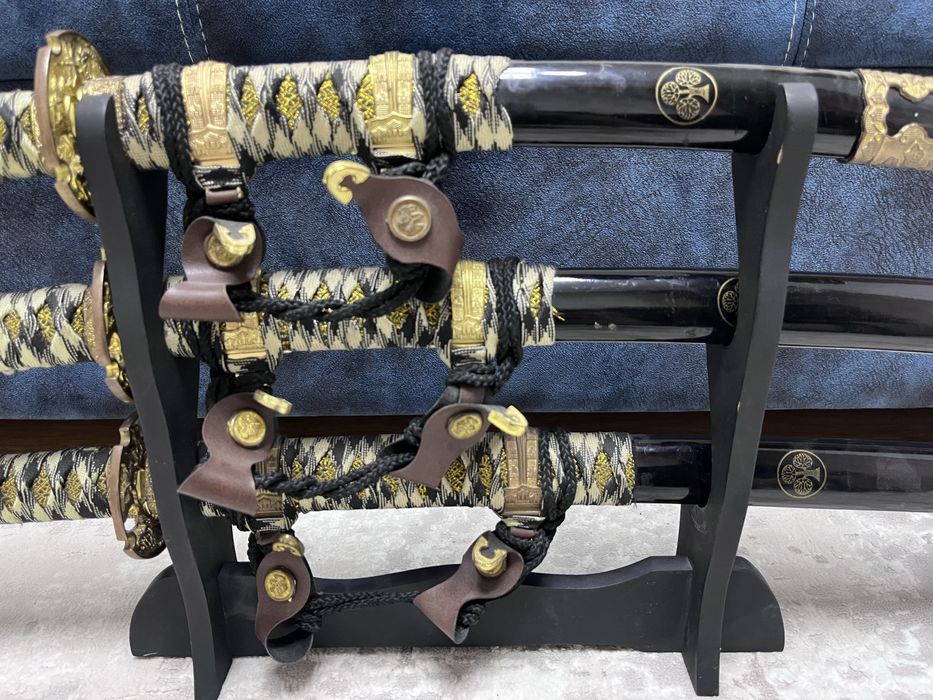 Продам подарочный набор японских мечей продам мечи