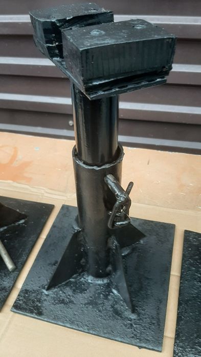 Продам стойки 4 штуки
