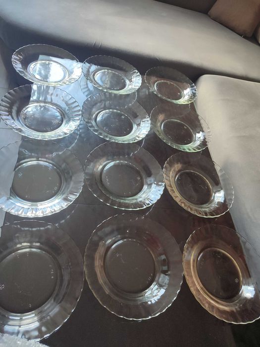 Комплект тъклени чинии