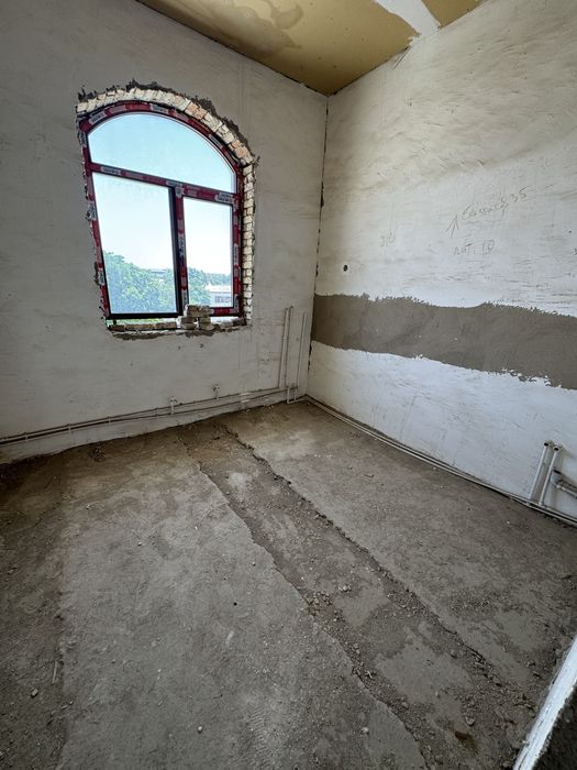 Srochno 1 xonali uy sotiladi Arzonga