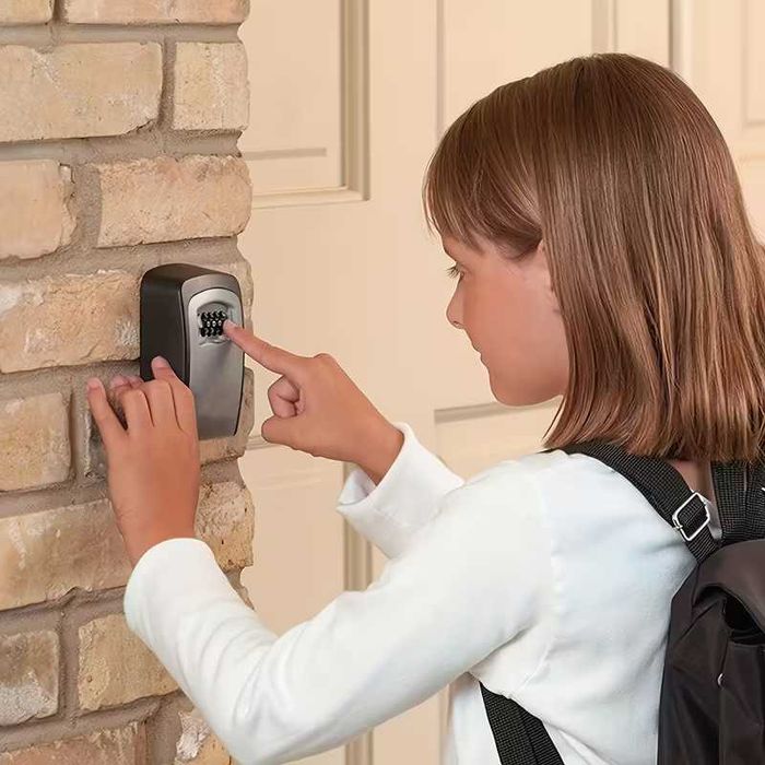 Casuta, Cutie, Mini seif de perete cu cifru