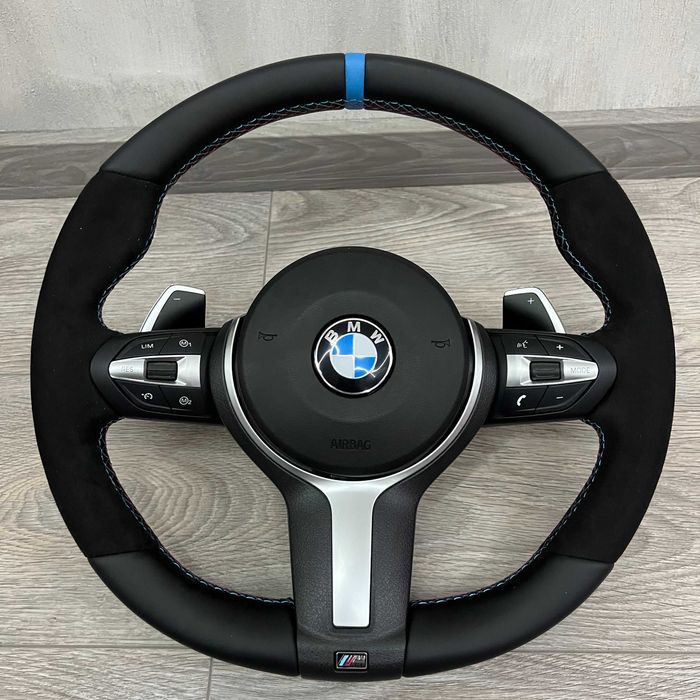 Нов М Волан BMW F30 F20 E90 E70 X5 Алкантара със Синя Лента и Пера