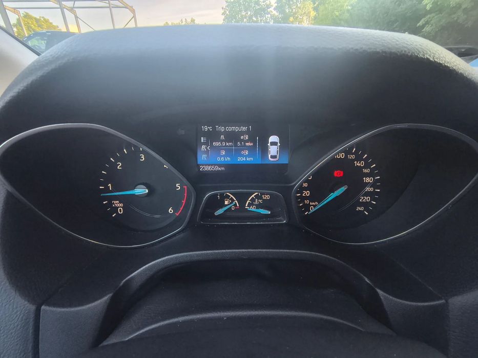 Ford Focus Vand Ford Focus Sedan, 1.5 diesel, 120cp Titanium