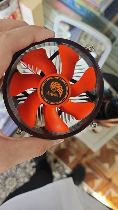 Продаю процессор с воздушным охлаждением и 1 планку ддр 3 на 4 гб