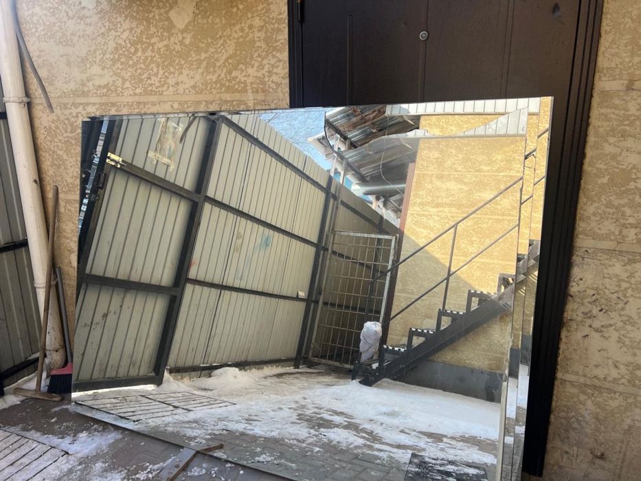 Продам зеркала  размер 1.5м на 2.10м