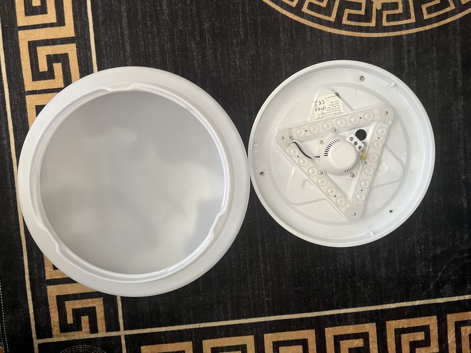 Vand aplica de tavan