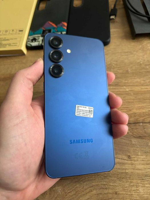 Samsung Galaxy S25 12/256GB Navy Оставаща гаранция!