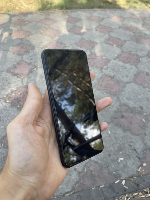 Vivo y33s.