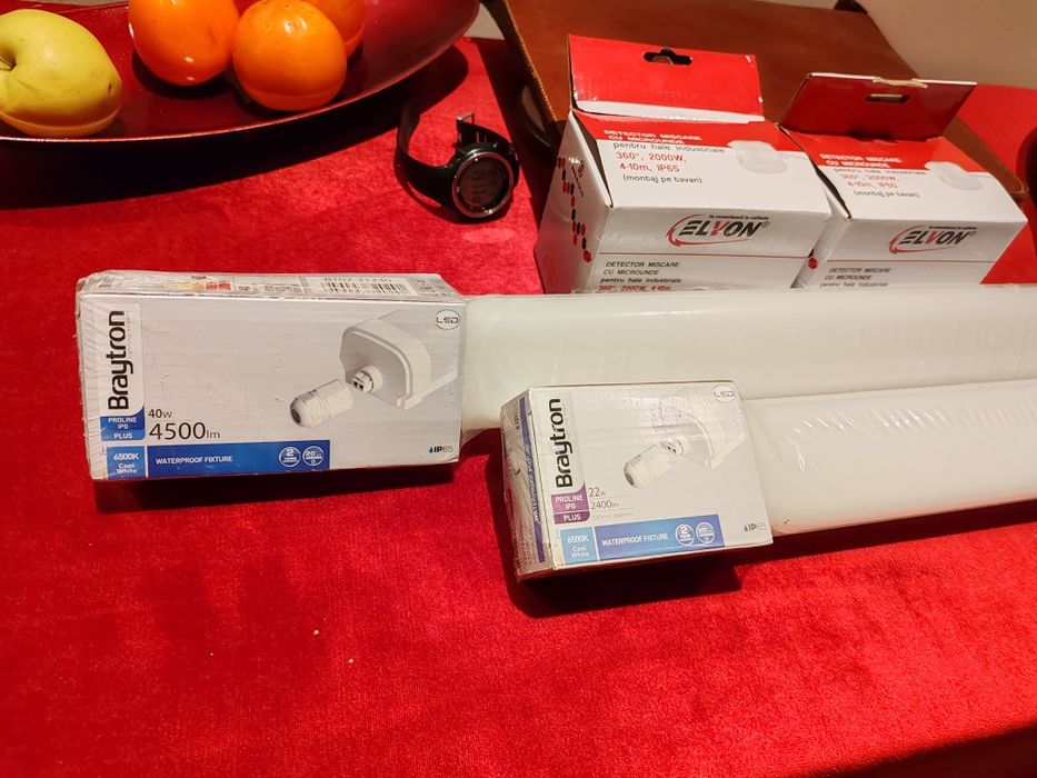 Două neoane  led + doi senzori de miscare