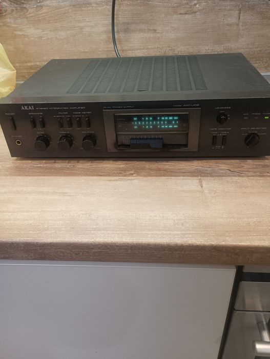 Akai am-u02 усилвател