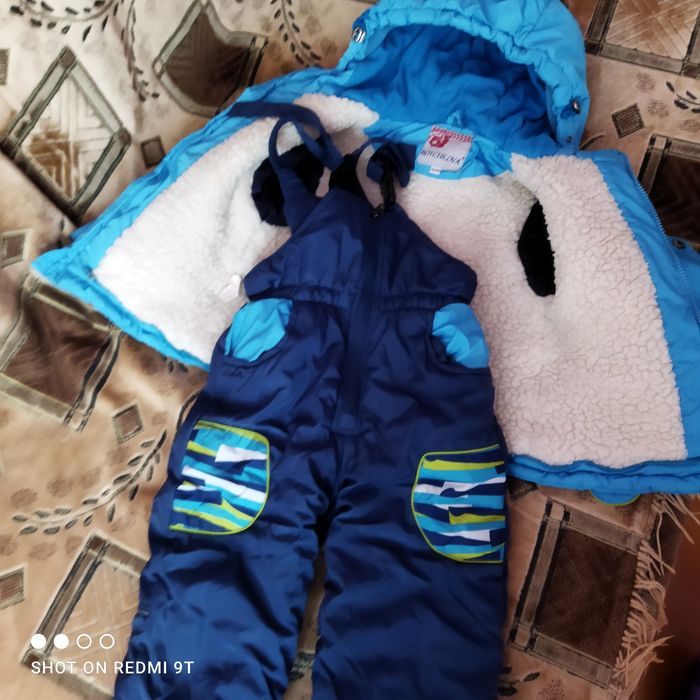 Продам комбинезоны детские