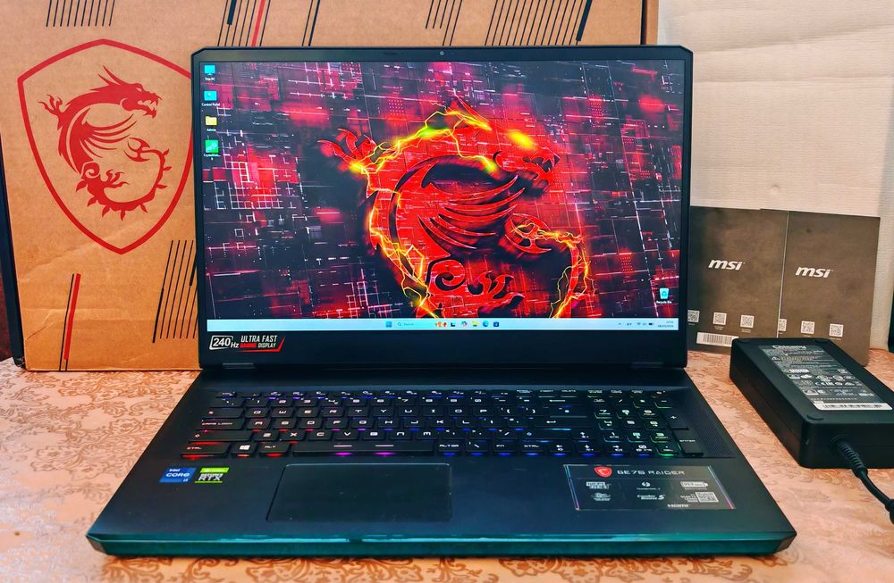 RTX 3070 8GB/Core i7-11800H/16GB RAM/1TB SSD/17.3 240Hz/ MSI Raider 76