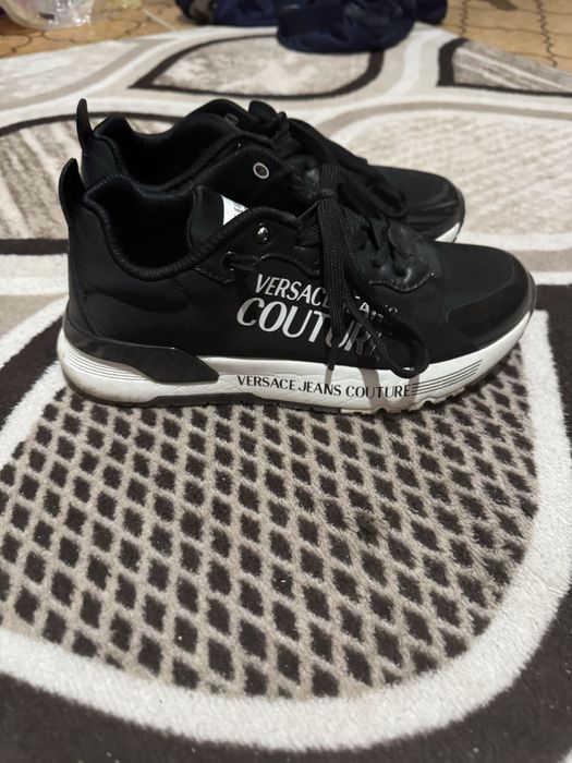 Черни маратонки с връзки