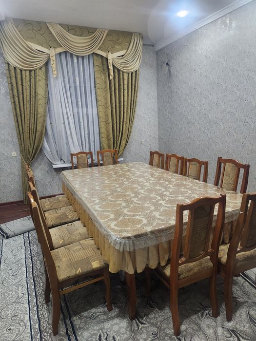 Стол и стулья на 12 персон