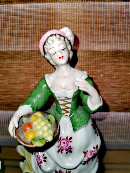 Антикварна фигура на мъж Майсен порцелан колекционерска статуетка 100г