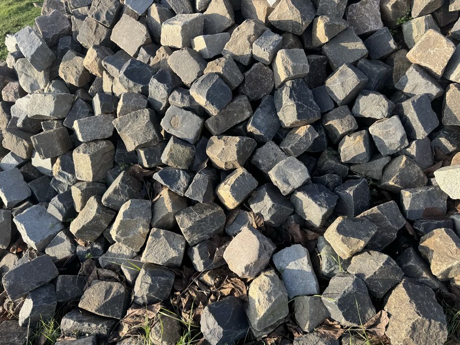 Piatra cubica andezit