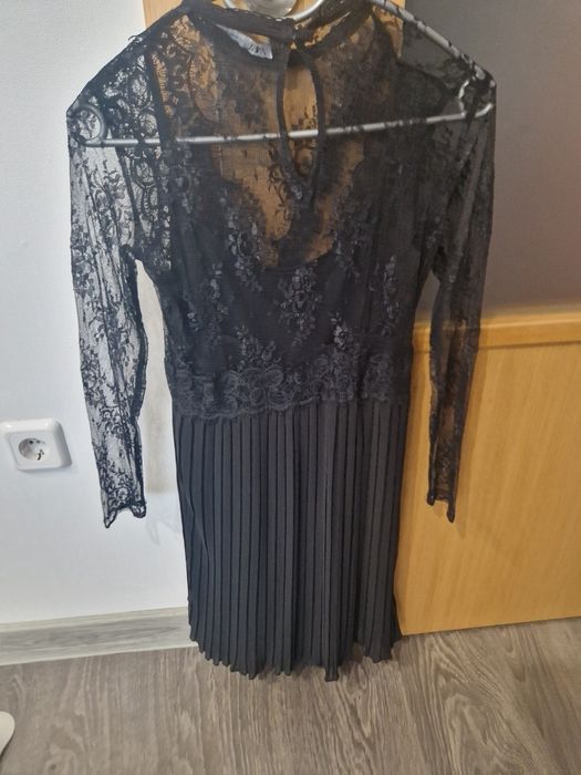 Плесирана рокля Zara