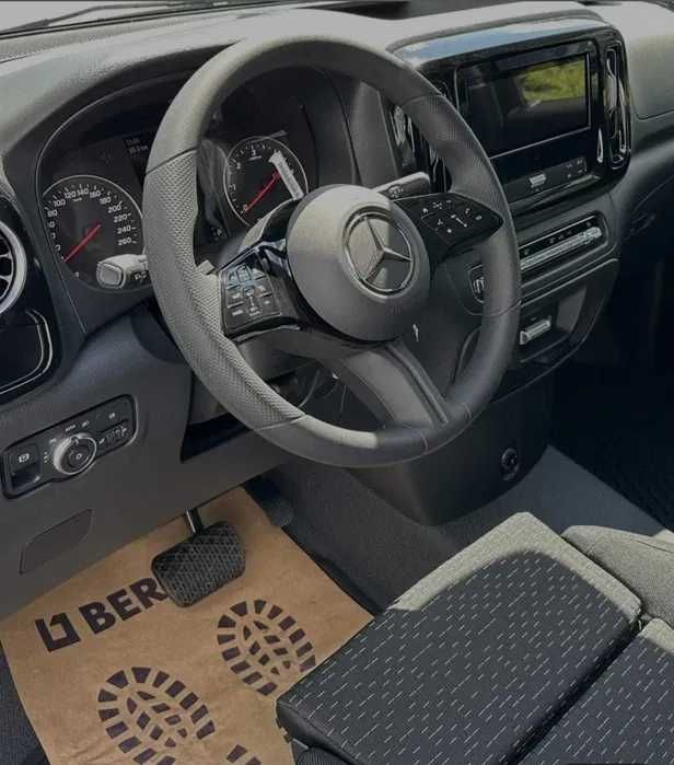 Inchiriez Microbuz Mercedes NOU si Volswagen Passat in regim Rent A Car cu sau fara sofer