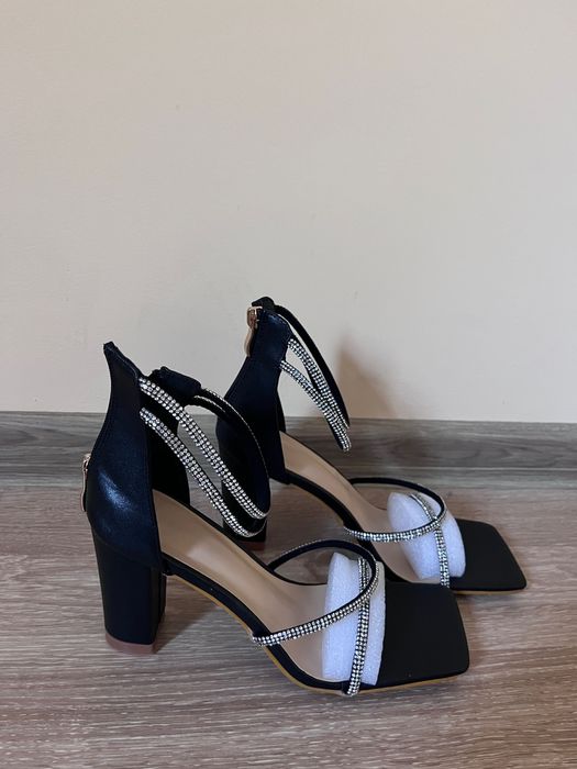 Обувки на висок ток