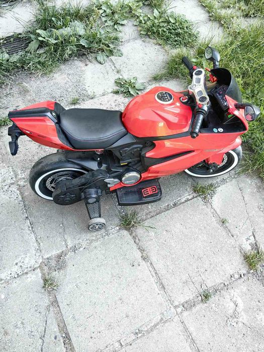 Мотор с акумулатор