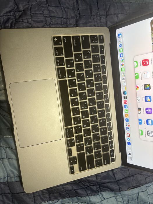Macbook air M1 в сером цвете