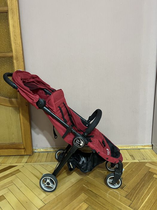Прогулочная детская коляска