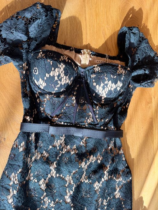 Рокля дантела от вискоза с колан