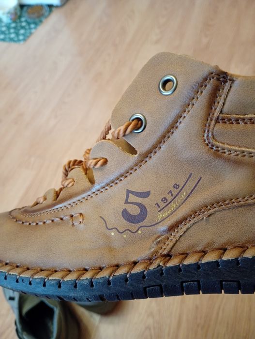 Обувките са чисто нови