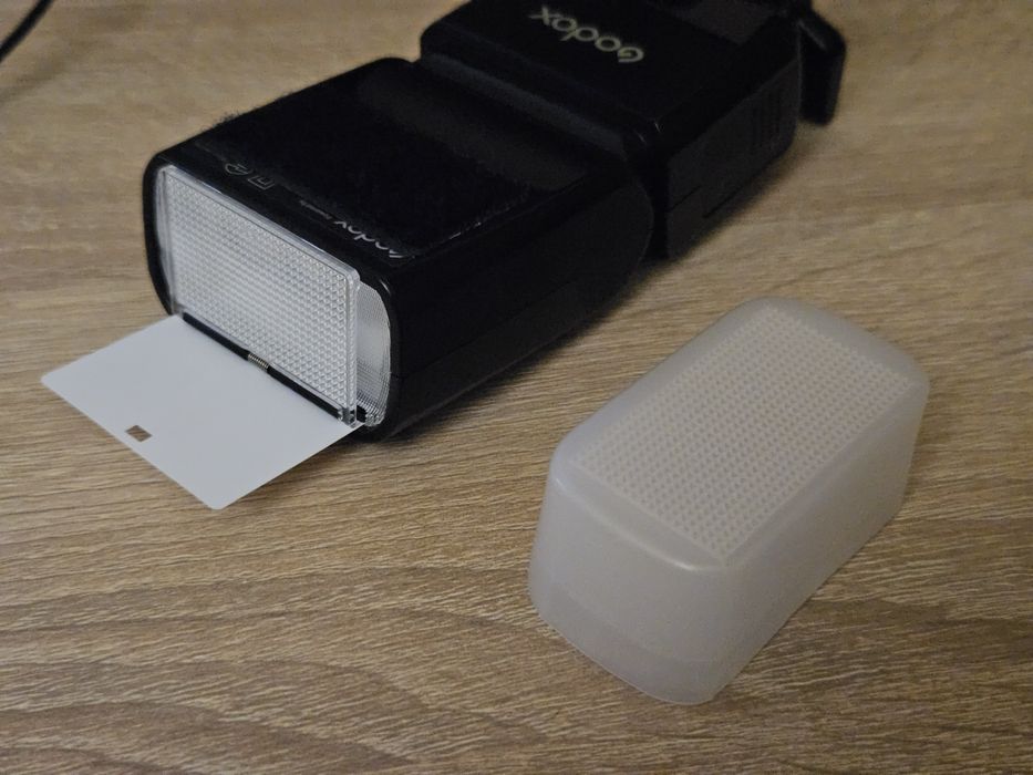 Godox TT350c - bliț mic și ușor pentru aparate Canon