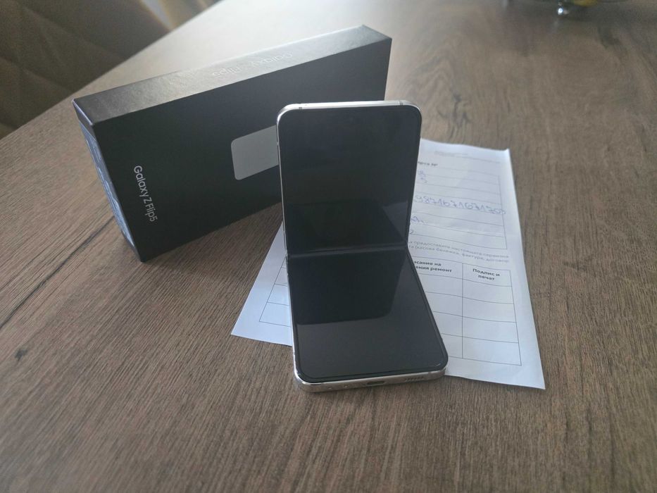 Samsung Galaxy Z Flip 5 cream