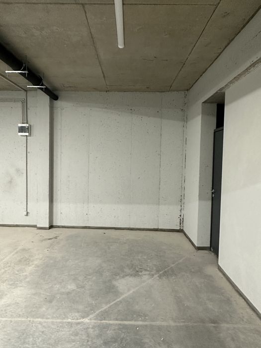 Дава се под наем Гараж / Паркомясто в София, Гео Милев - 17 кв.м за 153 € - Снимка #3