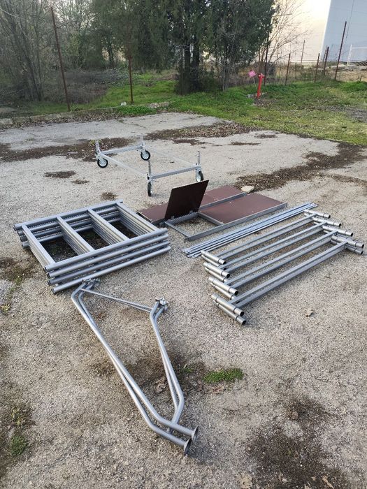 Чисто ново мобилно скеле олекотено перфектно за работа