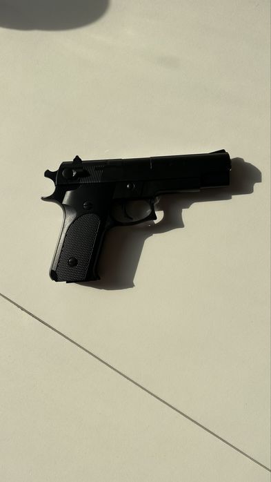 Пистолет игрушечный