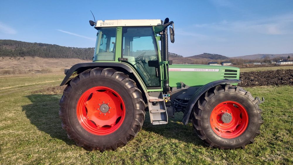 Vând Fendt 515 C