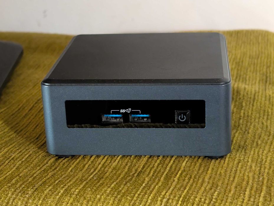 Intel NUC 8 Pro NUC8v7PNH mini pc, Intel Core i7-8665U, ram 8 Gb, SSd 250 Gb
