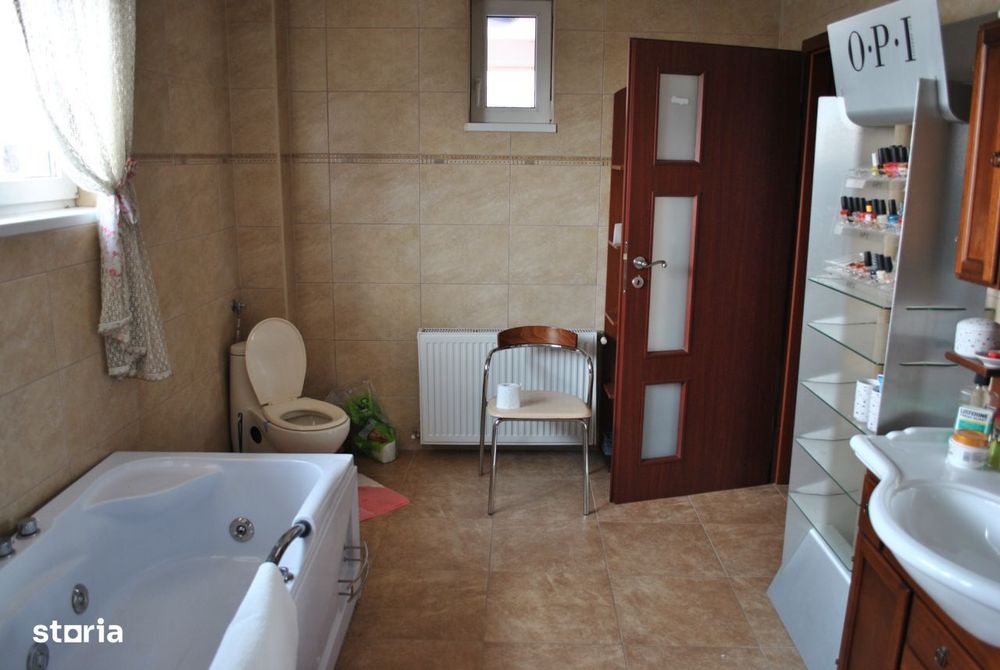 Apartament 4 camere de inchiriat