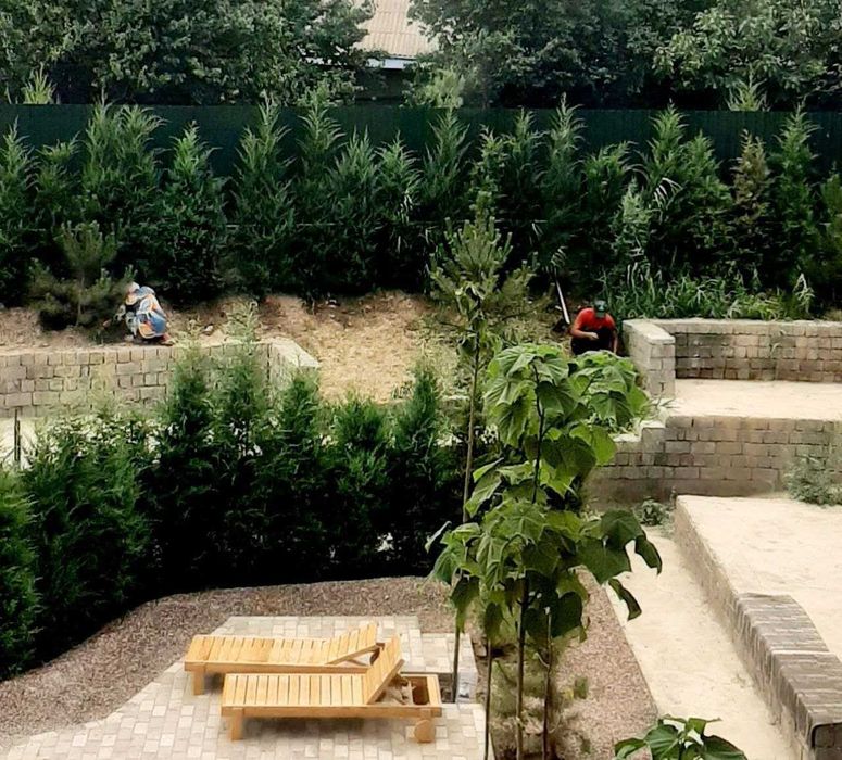 Продаётся частный 3х-уровненный дом вдоль речки