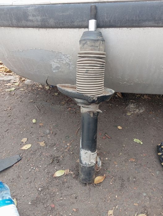 Продам амортизатор Шкода октавия