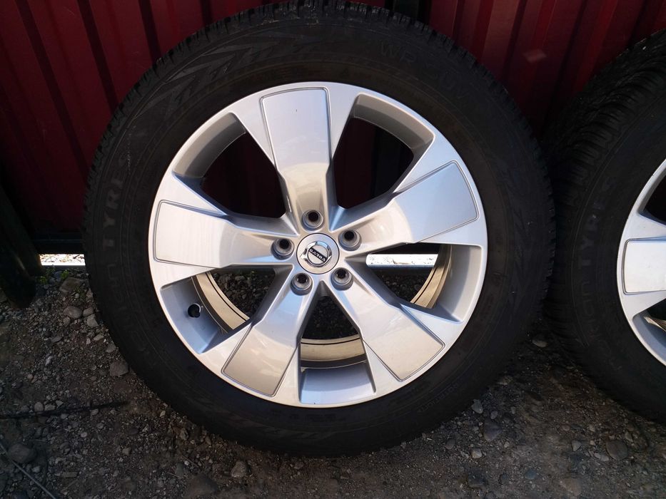 Jante R18 VOLVO Xc40 Xc70 Xc60 5-Spoke Silver