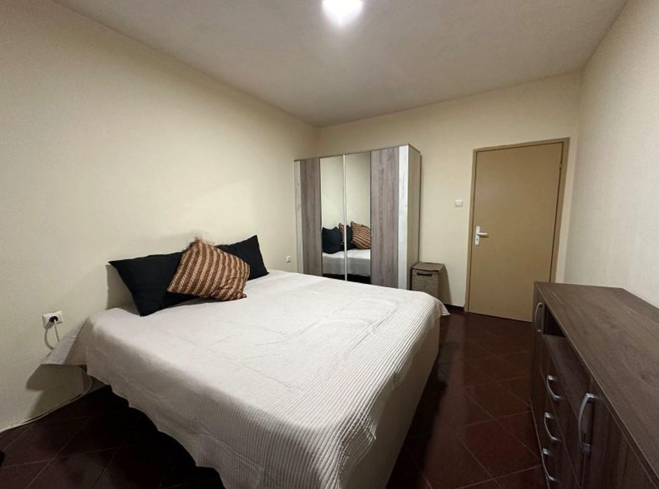 Двустаен апартамент в ж.к. Дружба 2.