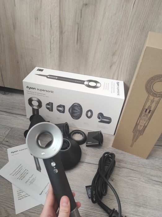 Uscator de par Dyson Supersonic HD08