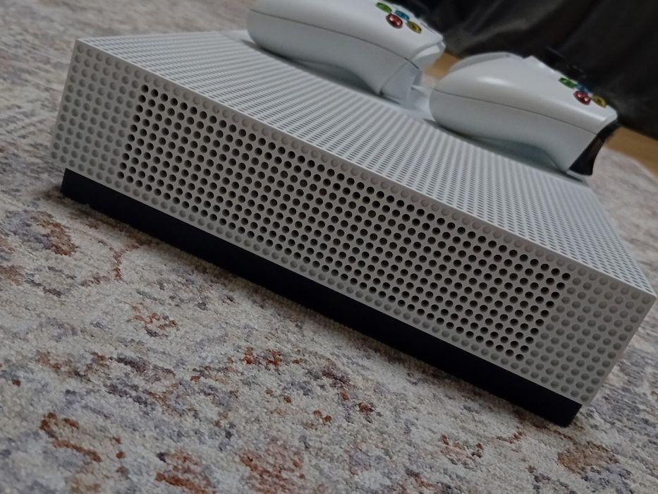 XBOX ONE 2 manete 3 CD-uri