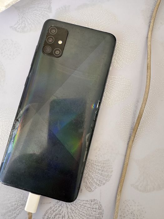 Продаю телефон Samsung A51