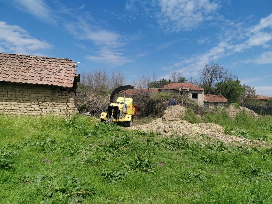 Услуги с дробилка за клони